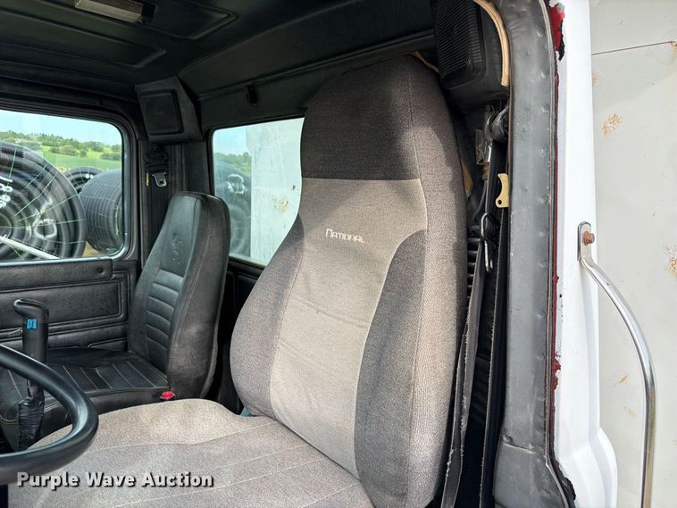 image for item FP3091 1999 Mack RD688S dump truck