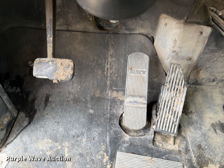 image for item FP3091 1999 Mack RD688S dump truck
