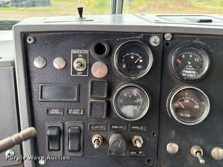 image for item FP3091 1999 Mack RD688S dump truck