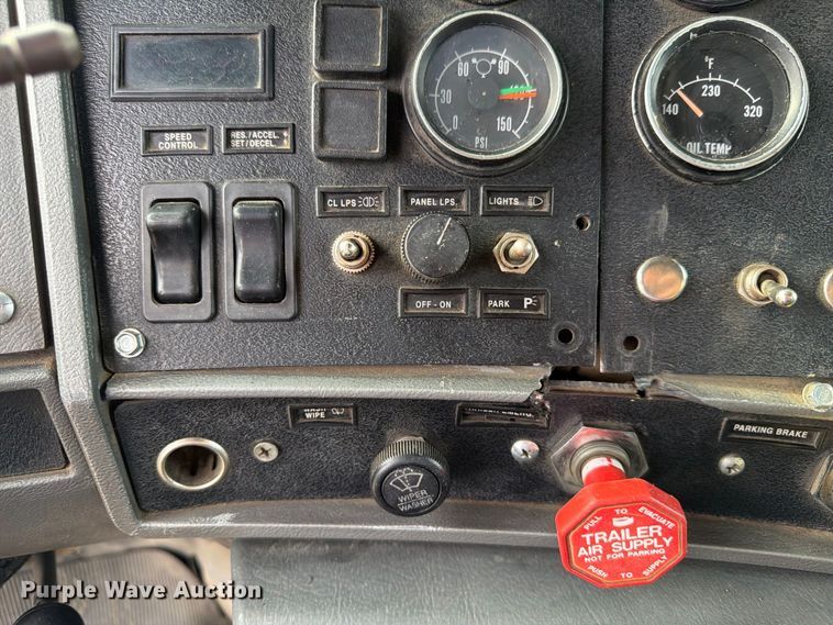 image for item FP3091 1999 Mack RD688S dump truck