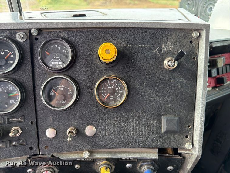 image for item FP3091 1999 Mack RD688S dump truck