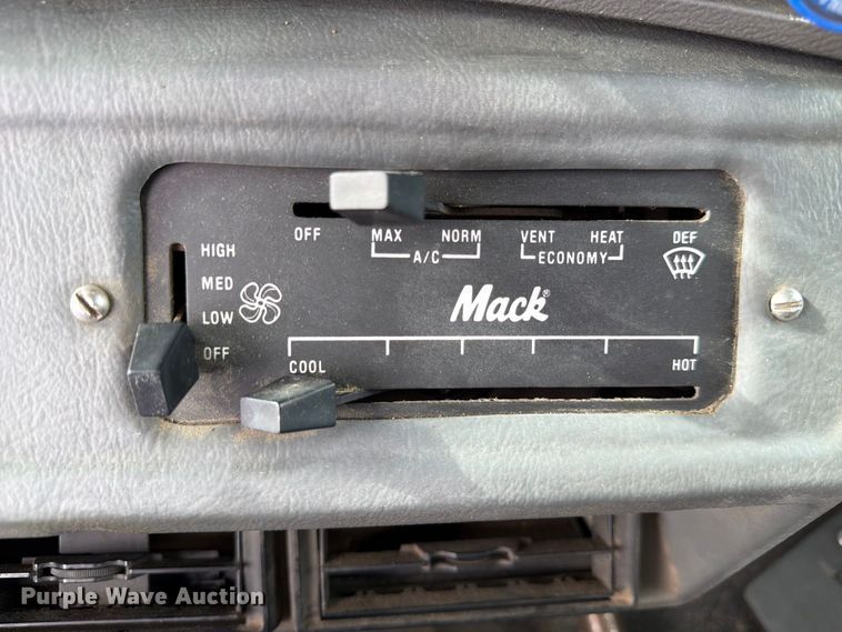 image for item FP3091 1999 Mack RD688S dump truck