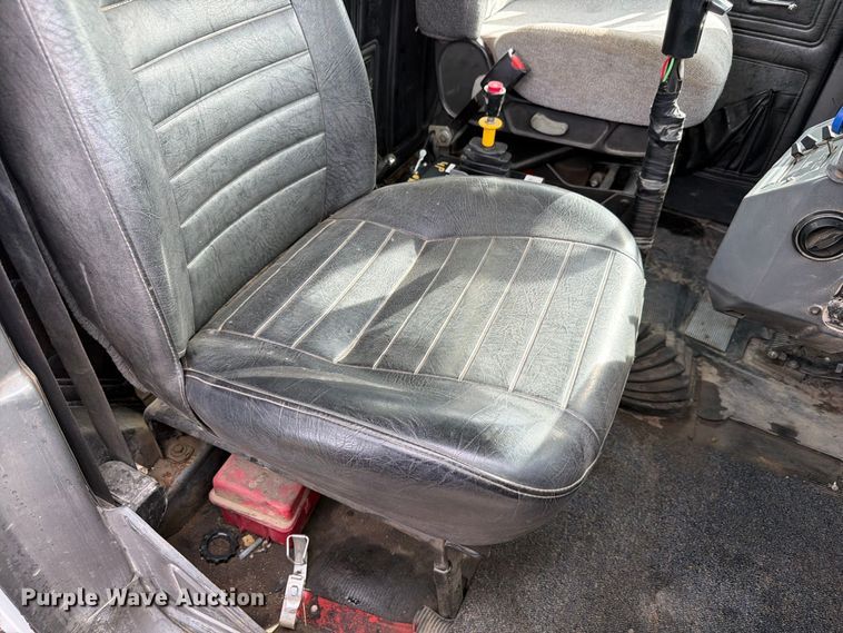 image for item FP3091 1999 Mack RD688S dump truck