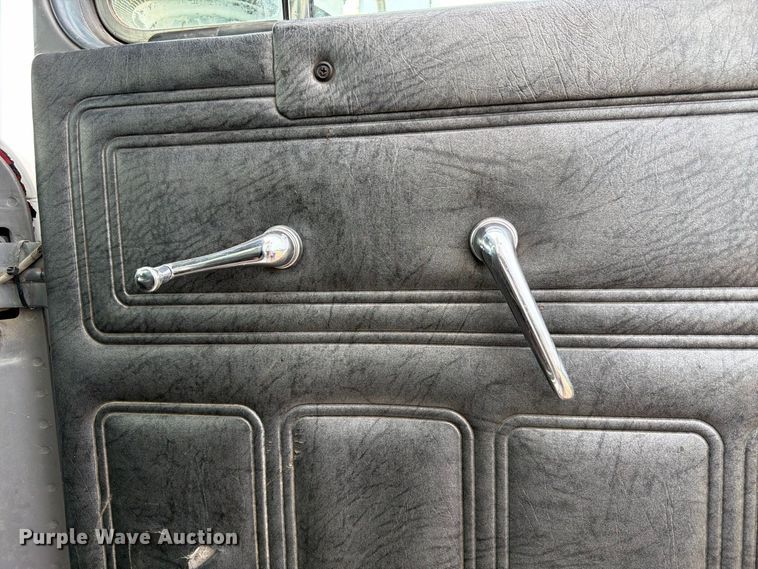 image for item FP3091 1999 Mack RD688S dump truck