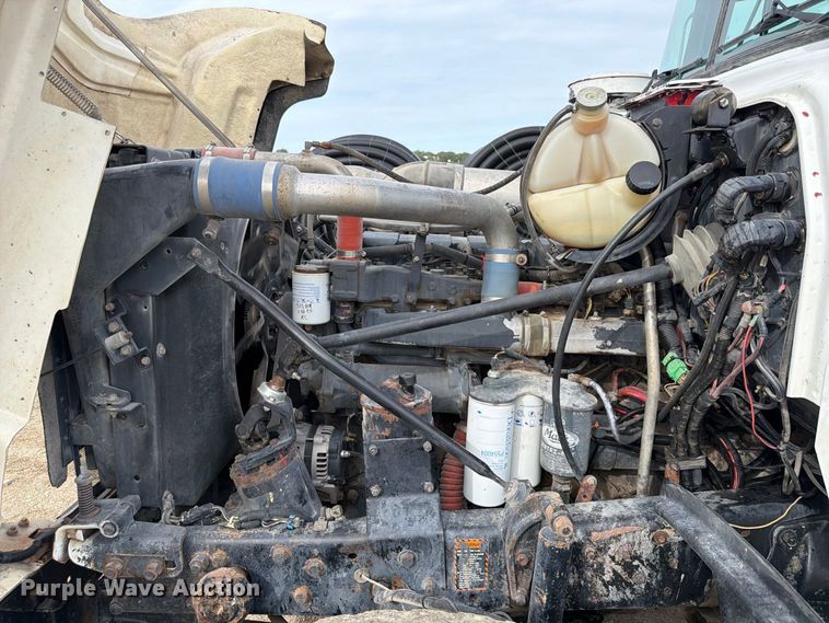 image for item FP3091 1999 Mack RD688S dump truck