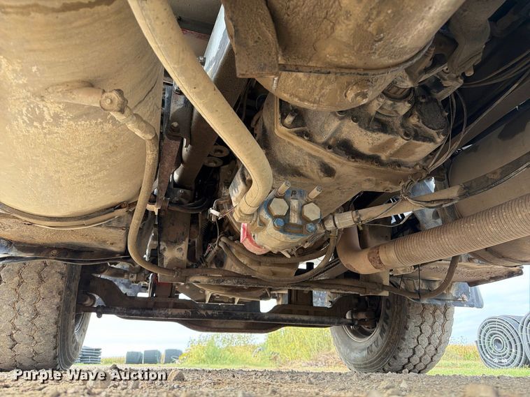 image for item FP3091 1999 Mack RD688S dump truck