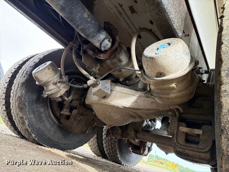 image for item FP3091 1999 Mack RD688S dump truck