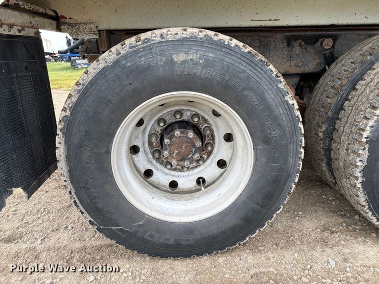 image for item FP3091 1999 Mack RD688S dump truck