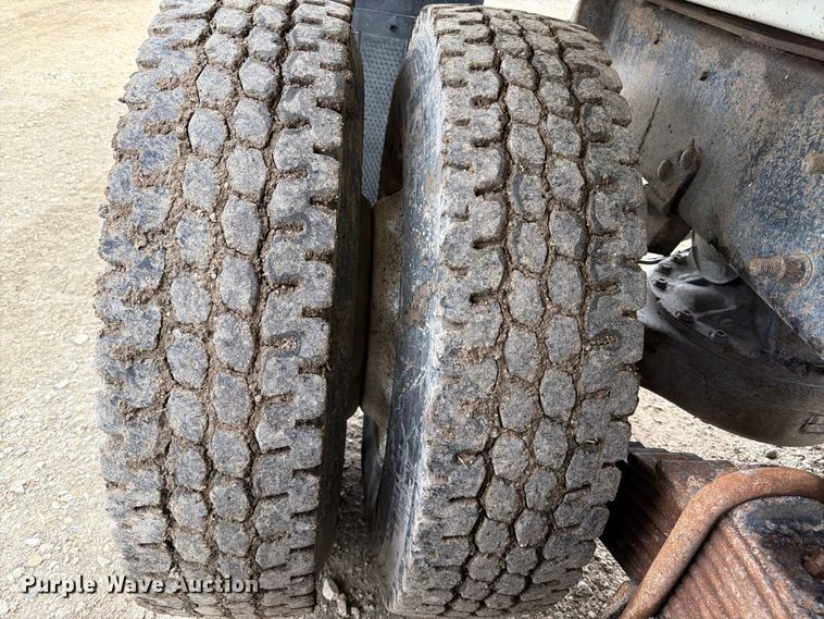 image for item FP3091 1999 Mack RD688S dump truck