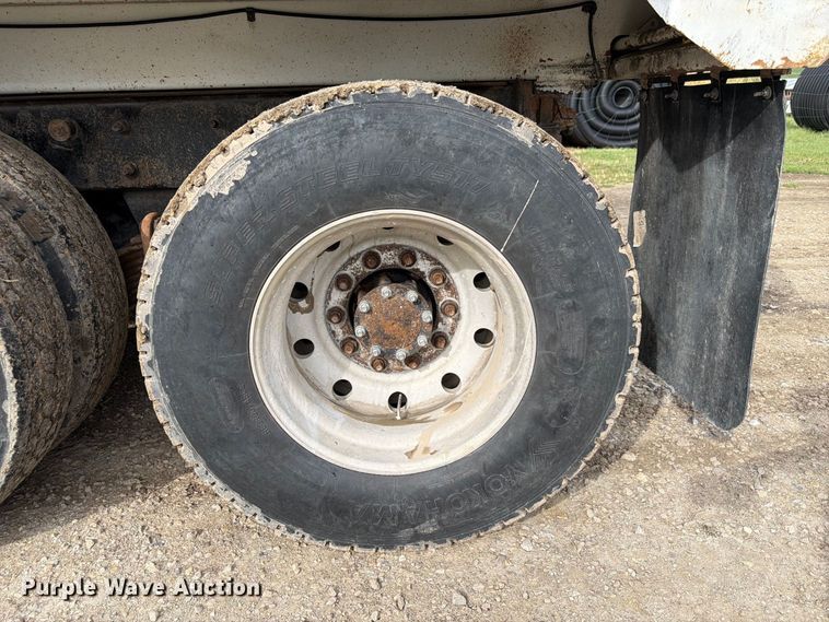 image for item FP3091 1999 Mack RD688S dump truck