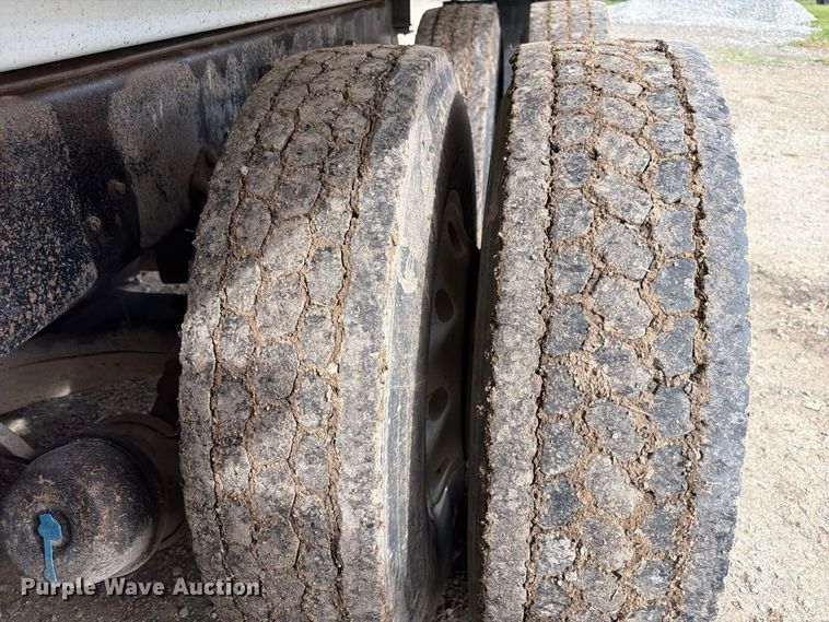 image for item FP3091 1999 Mack RD688S dump truck