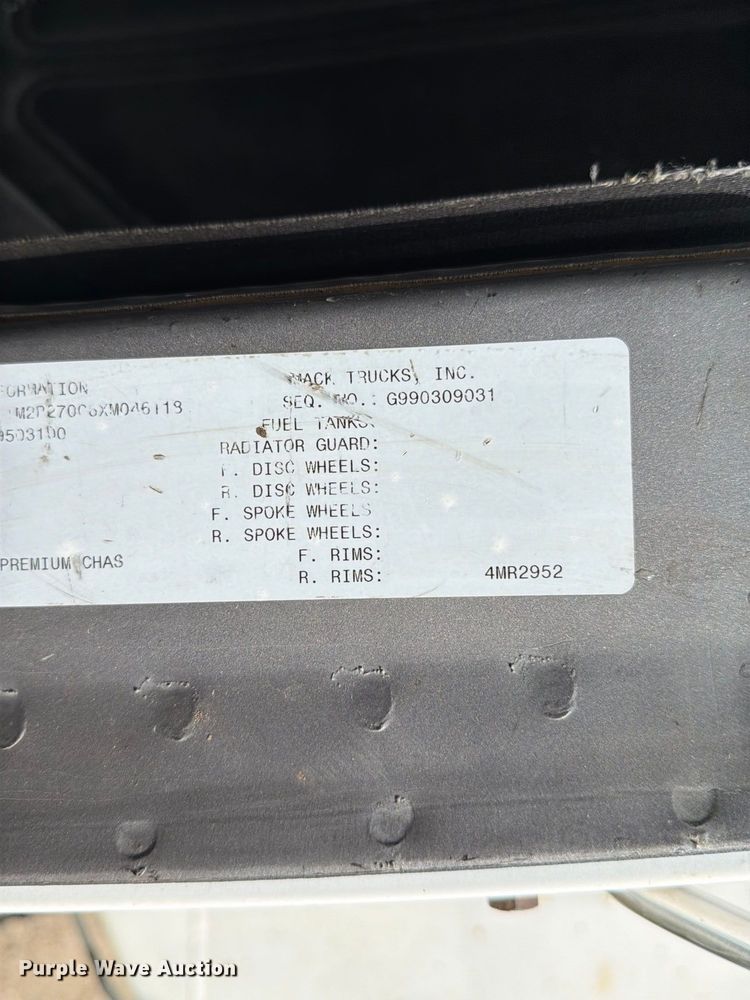 image for item FP3091 1999 Mack RD688S dump truck