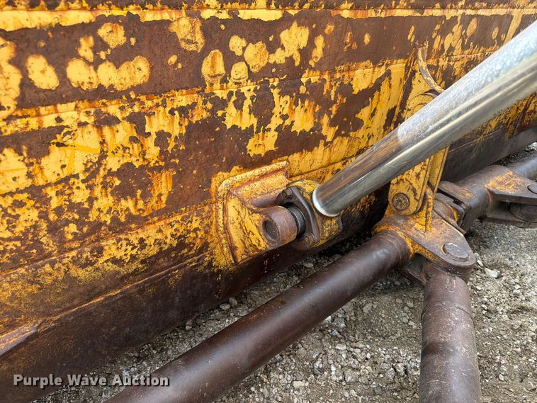 image for item FP3092 1973 Caterpillar D8H dozer