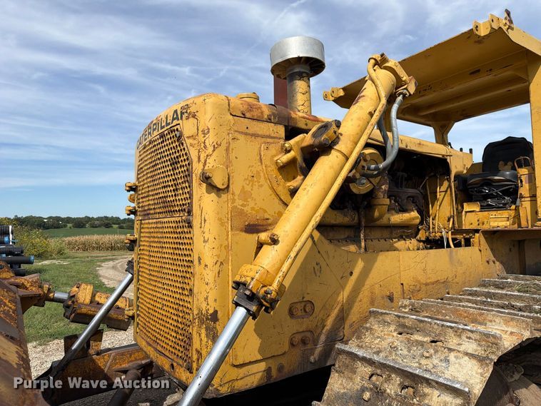 image for item FP3092 1973 Caterpillar D8H dozer