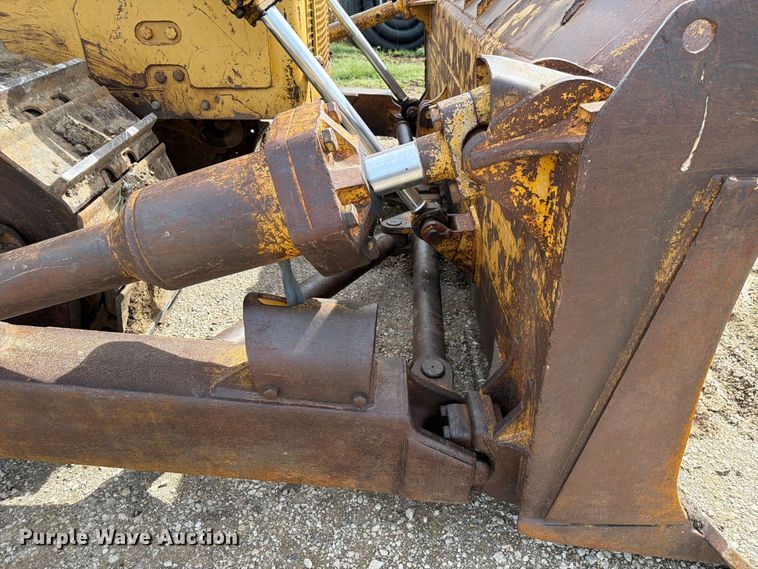 image for item FP3092 1973 Caterpillar D8H dozer