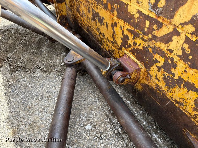 image for item FP3092 1973 Caterpillar D8H dozer
