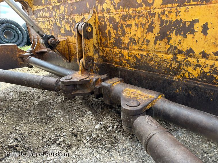 image for item FP3092 1973 Caterpillar D8H dozer
