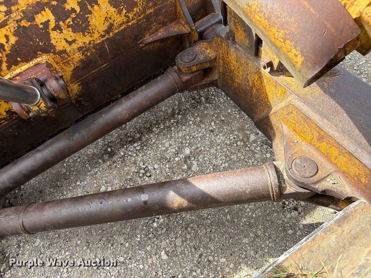 image for item FP3092 1973 Caterpillar D8H dozer