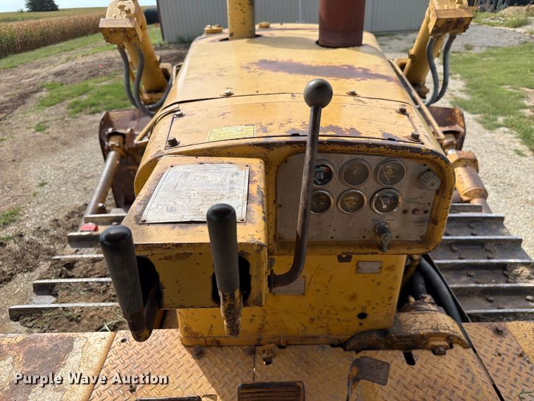 image for item FP3092 1973 Caterpillar D8H dozer