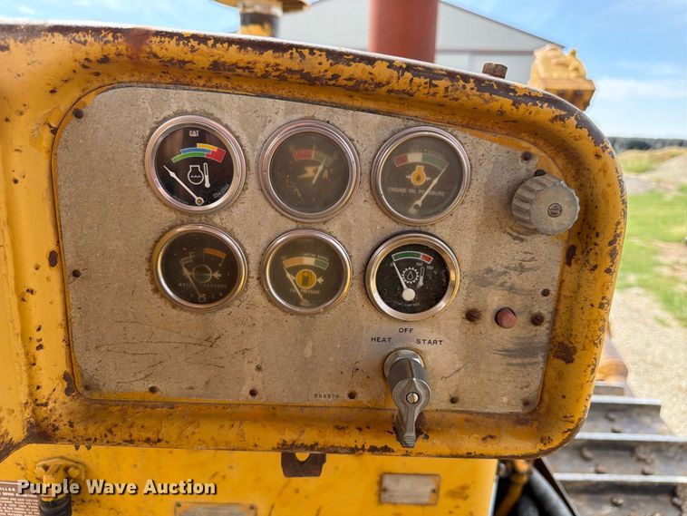 image for item FP3092 1973 Caterpillar D8H dozer
