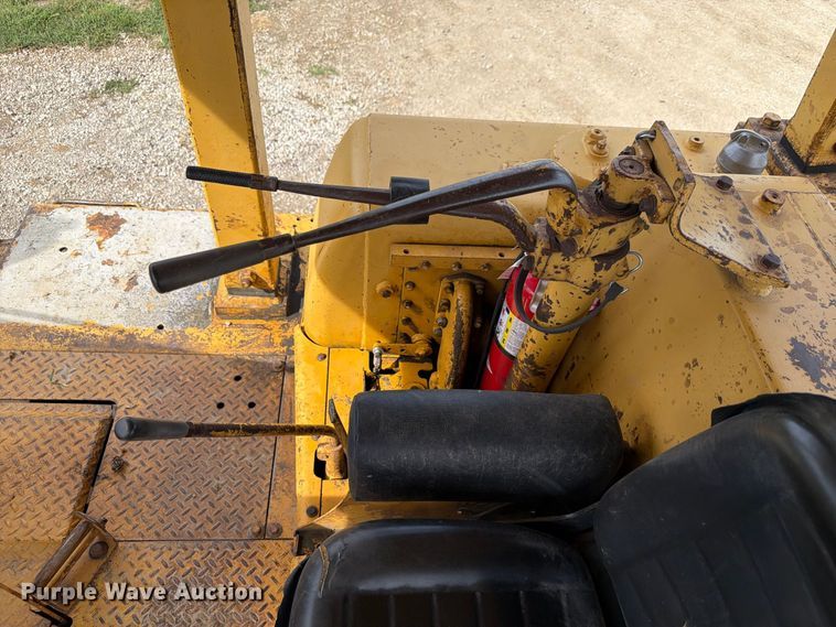 image for item FP3092 1973 Caterpillar D8H dozer