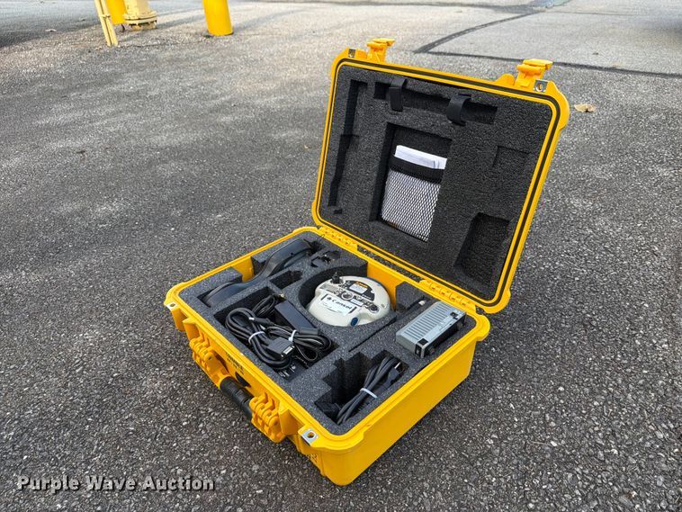 image for item FT3008 Trimble R4 surveying equipment