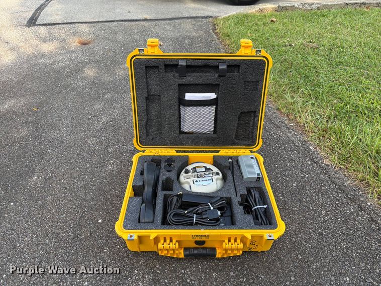 image for item FT3008 Trimble R4 surveying equipment