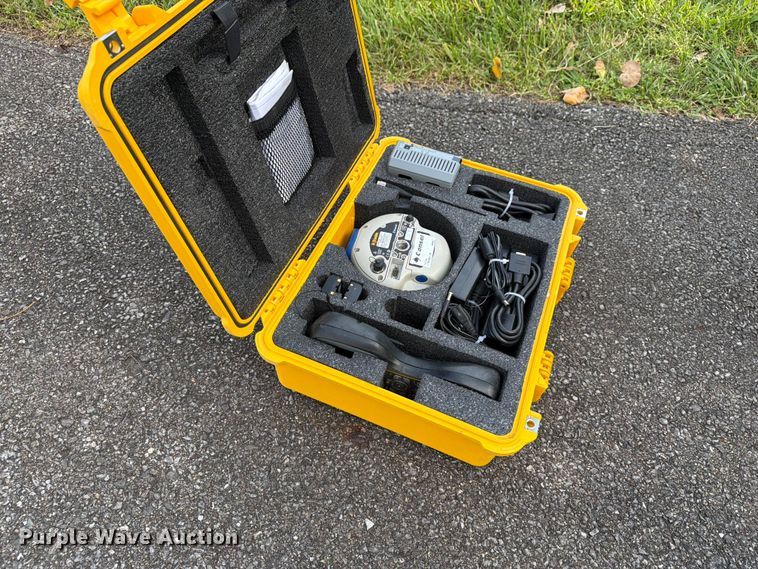 image for item FT3008 Trimble R4 surveying equipment