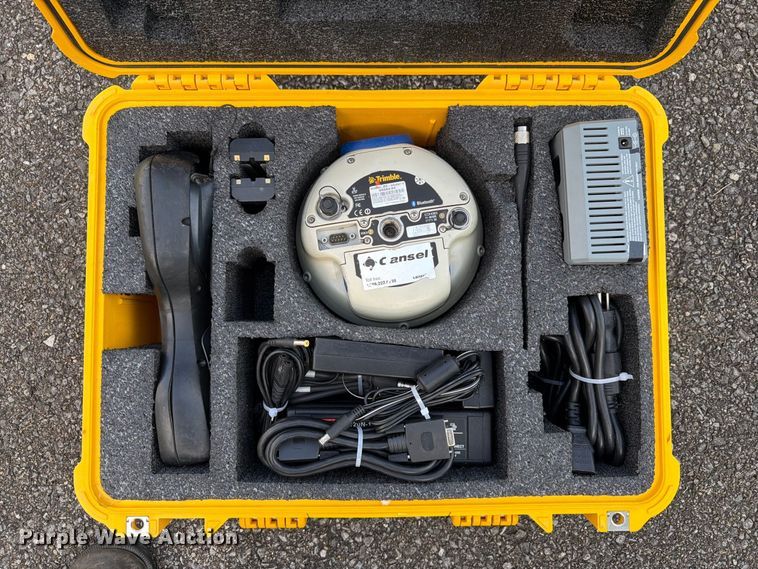 image for item FT3008 Trimble R4 surveying equipment