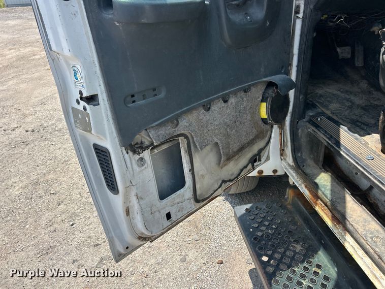 image for item FT6085 2007 GMC C5500 Crew Cab dump flatbed truck