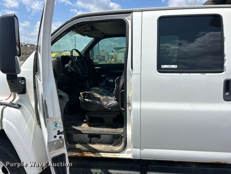 image for item FT6085 2007 GMC C5500 Crew Cab dump flatbed truck