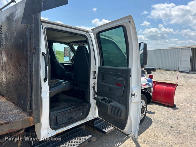 image for item FT6085 2007 GMC C5500 Crew Cab dump flatbed truck