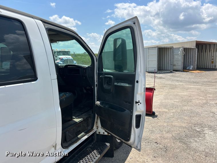image for item FT6085 2007 GMC C5500 Crew Cab dump flatbed truck