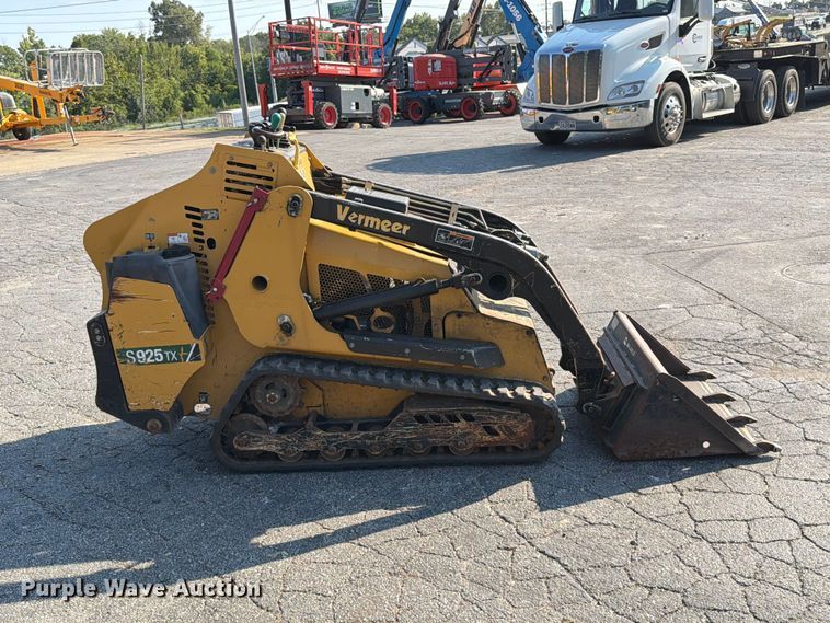 image for item FT6221 2021 Vermeer S925TX compact utility loader