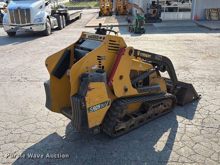 image for item FT6221 2021 Vermeer S925TX compact utility loader