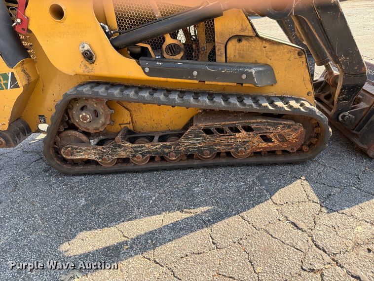 image for item FT6221 2021 Vermeer S925TX compact utility loader