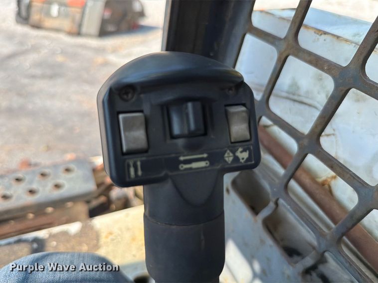 image for item FT6222 2007 Bobcat S150 skid steer loader