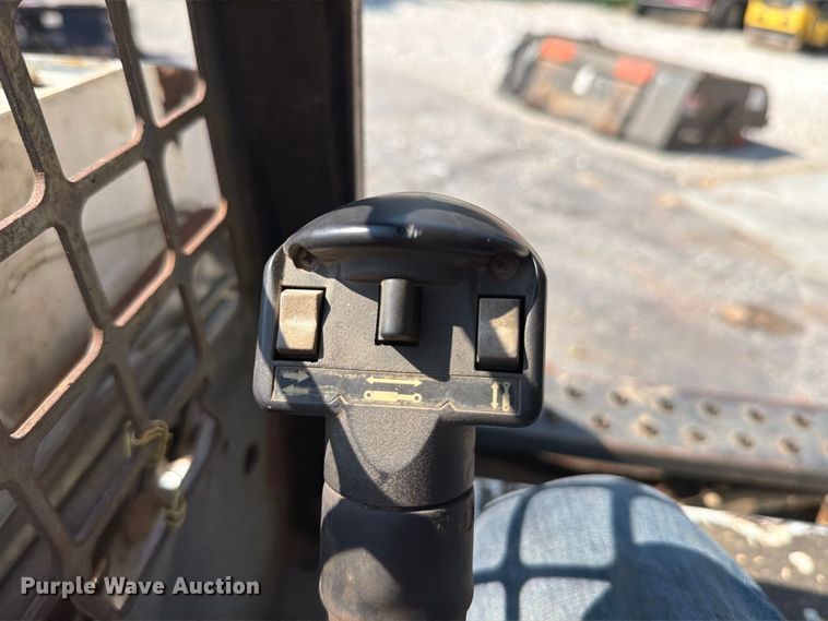 image for item FT6222 2007 Bobcat S150 skid steer loader