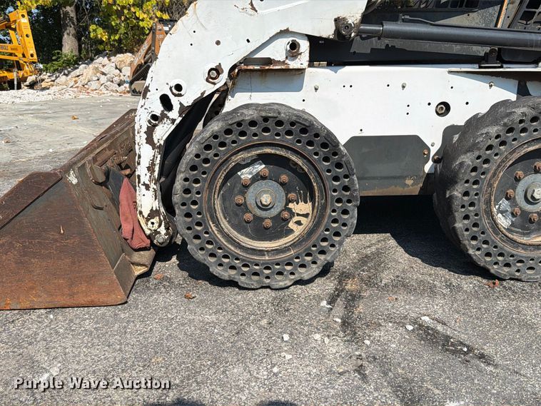 image for item FT6222 2007 Bobcat S150 skid steer loader