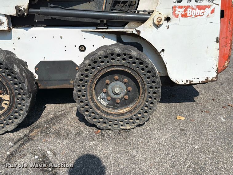 image for item FT6222 2007 Bobcat S150 skid steer loader