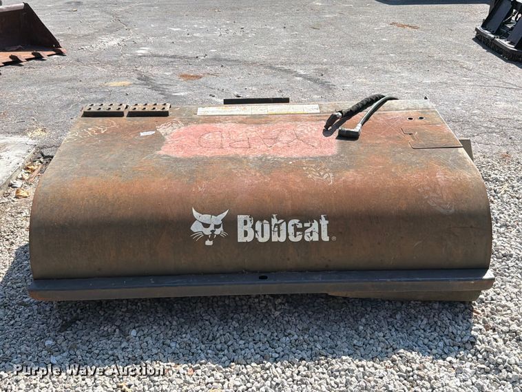 image for item FT6227 2019 Bobcat 72 skid steer sweeper