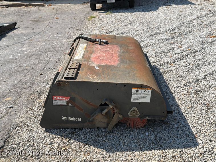 image for item FT6227 2019 Bobcat 72 skid steer sweeper
