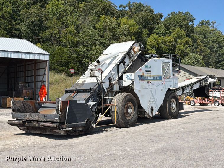 image for item FT6230 Roadtec SB-2500C material transfer vehicle