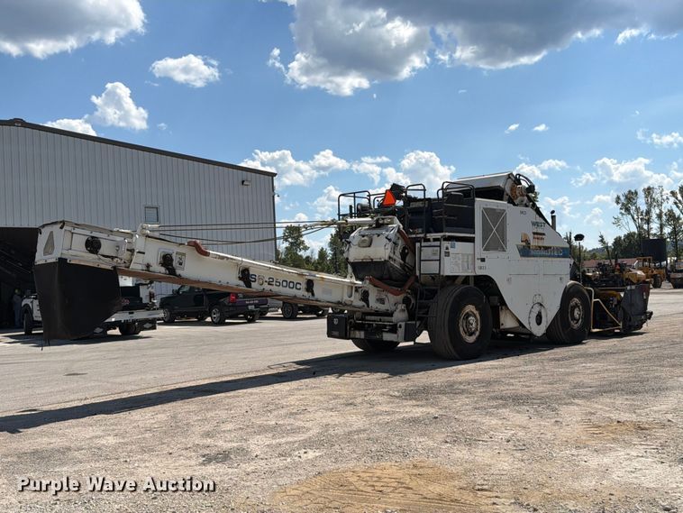 image for item FT6230 Roadtec SB-2500C material transfer vehicle