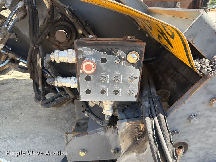 image for item FT6230 Roadtec SB-2500C material transfer vehicle