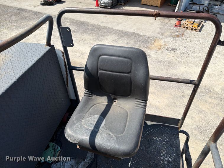 image for item FT6230 Roadtec SB-2500C material transfer vehicle