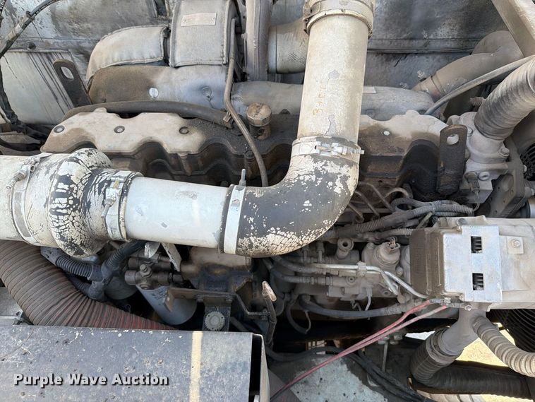 image for item FT6230 Roadtec SB-2500C material transfer vehicle
