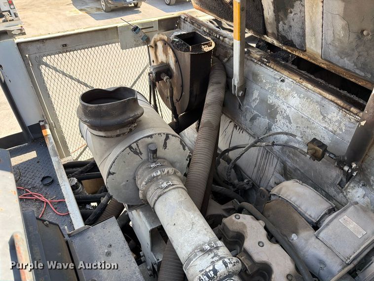 image for item FT6230 Roadtec SB-2500C material transfer vehicle