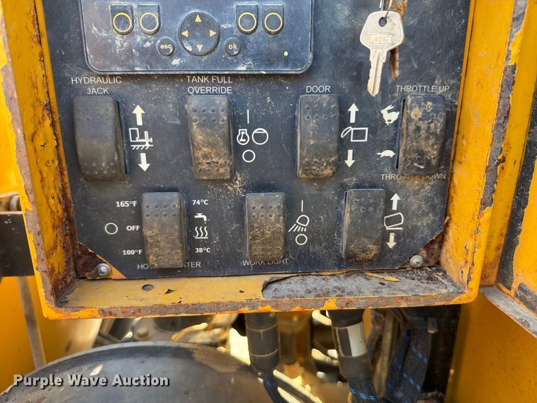 image for item FT6245 2016 Vermeer VX50-500 vacuum excavator