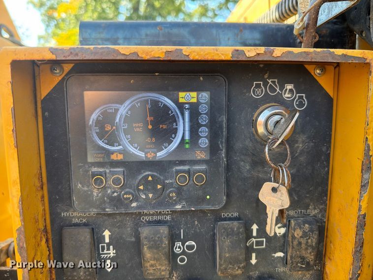 image for item FT6245 2016 Vermeer VX50-500 vacuum excavator